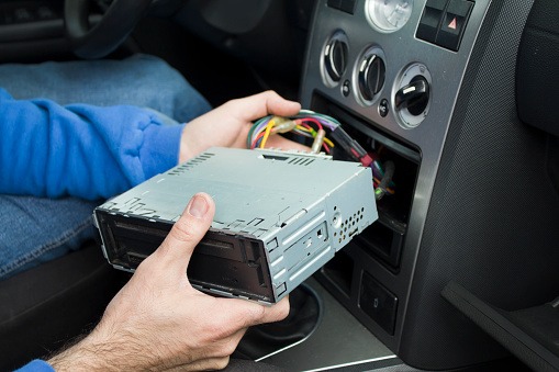 You are currently viewing Why Did My Car Radio Stopped Working Suddenly?