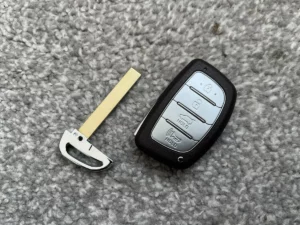 Read more about the article Hyundai Ioniq Key Fob Not Working: Causes & Solutions