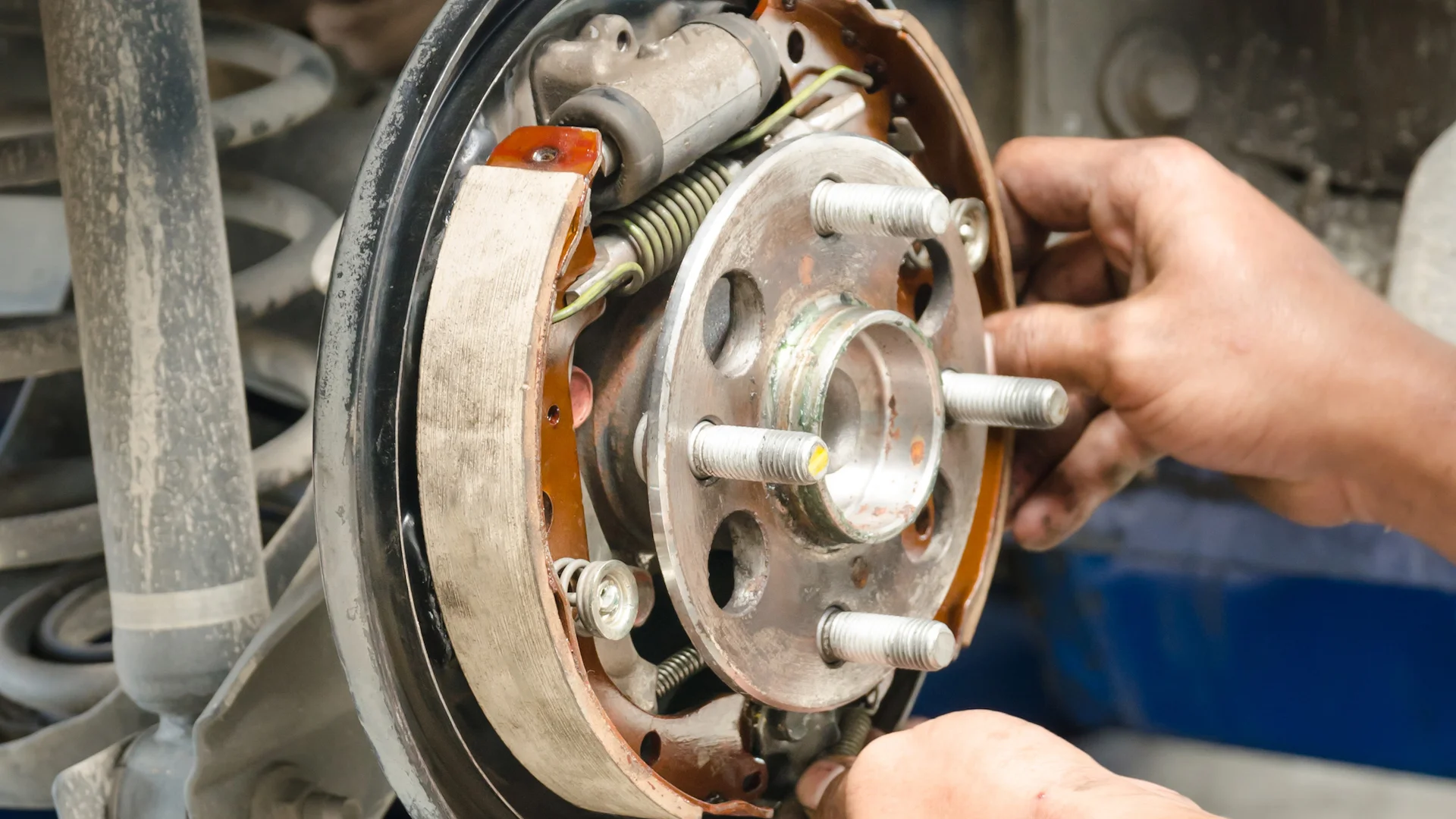 You are currently viewing Do Drum Brakes Have Calipers In A Car?